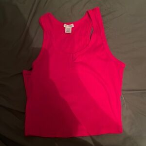 red tank size med never worn